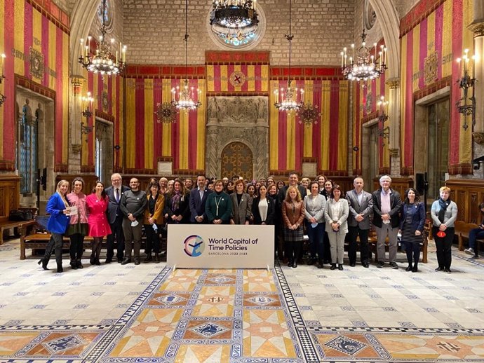 Barcelona inaugura la primera Capital Mundia de les Polítiques del Temps en el Va salar de Cent de l'Ajuntament