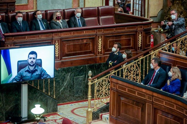 El presidente de Ucrania, Volodímir Zelenski, interviene telemáticamente en el hemiciclo del Congreso de los Diputados