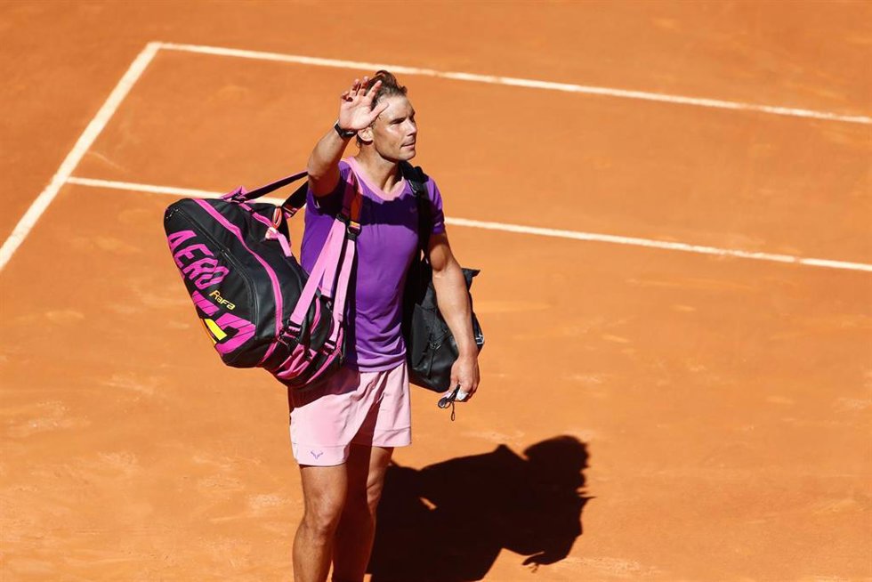 Archivo - Rafael Nadal saluda al público en el Mutua Madrid Open 2021