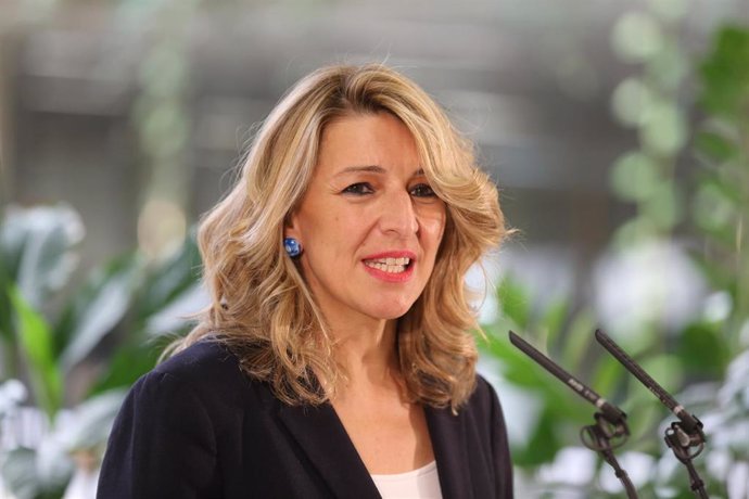 La vicepresidenta segunda del Gobierno y ministra de Trabajo y Economía Social, Yolanda Díaz, comparece durante su visita a la Dirección general del Servicio Público de Empleo Estatal (SEPE), a 4 de abril de 2022, en Madrid (España). 