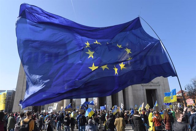Bandera de la UE en una manifestación en Alemania en apoyo a Ucrania