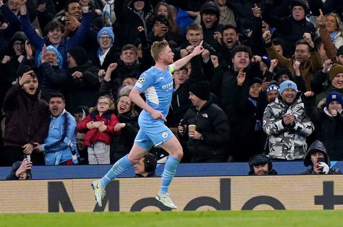 05 April 2022, United Kingdom, Manchester: Manchester City's Kevin De Bruyne celebrates scoring his side's first goal during the UEFA Champions League Quarter Final first leg soccer match between Manchester City and Atletico Madrid at the Etihad Stadium