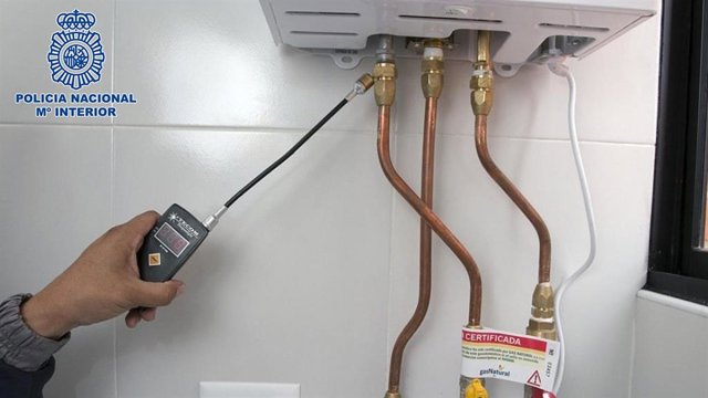 La Policía Nacional alerta de casos de la estafa de los "falsos revisores 'de luz y gas'