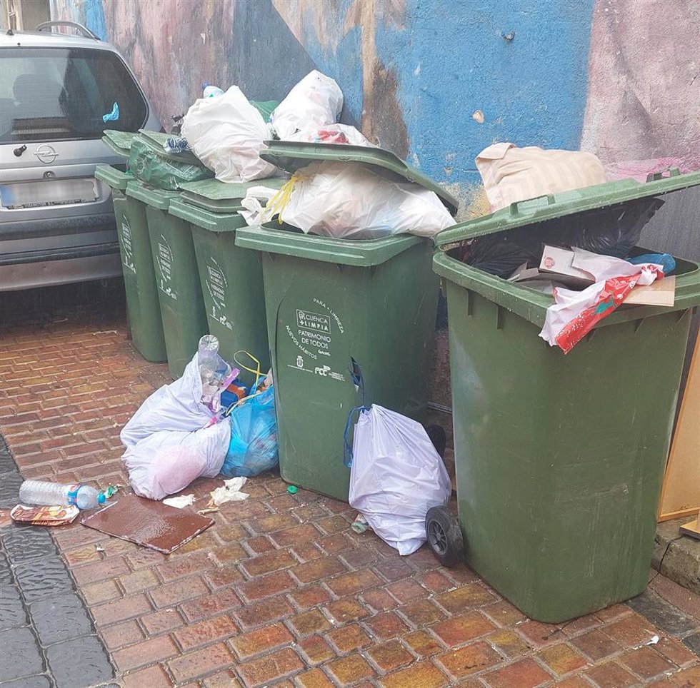 Archivo - Dolz insta a trabajadores y contrata de recogida basuras de Cuenca que negocien y desconvoquen la huelga en Semana Santa