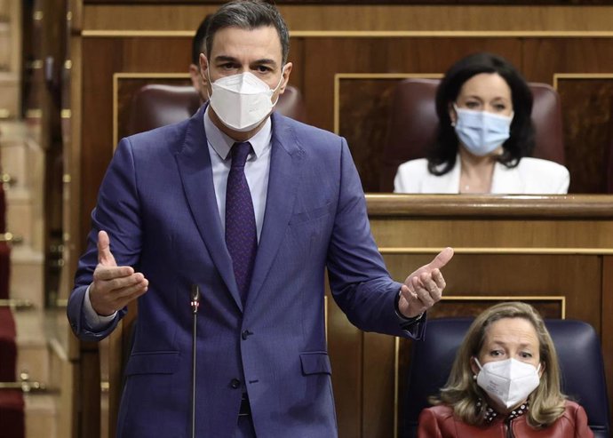 El presidente del Gobierno, Pedro Sánchez, respondiendo en el Congreso