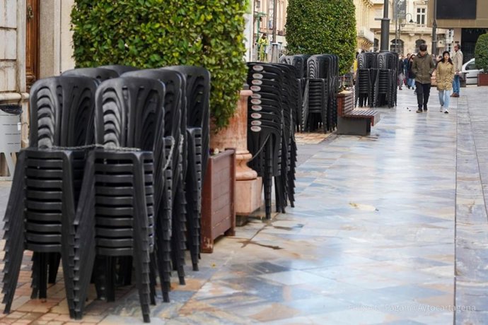 Sillas para seguir los desfiles pasionales de Cartagena (Murcia)