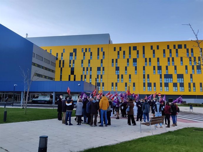 Concentraciñón trabajadoras de limpieza en el hospital de Toledo