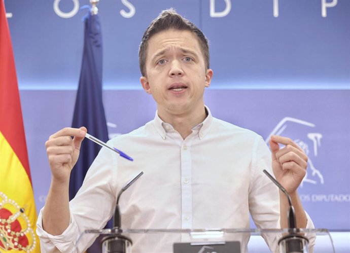 El líder de Más País, Íñigo Errejón, en una rueda de prensa previa a una reunión de la Junta de Portavoces, en el Congreso de los Diputados, a 29 de marzo de 2022, en Madrid (España).
