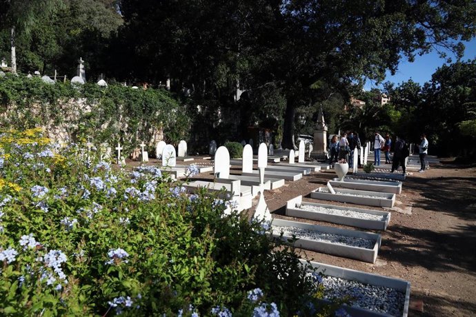 Archivo - Lápidas ubicadas en el Cementerio Inglés, en Málaga, Andalucía (España), 