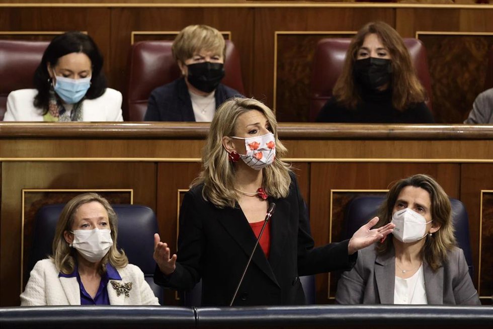 La vicepresidenta segunda y ministra de Trabajo y Economía Social, Yolanda Díaz, interviene en una sesión plenaria en el Congreso de los Diputados, a 23 de marzo de 2022, en Madrid (España)