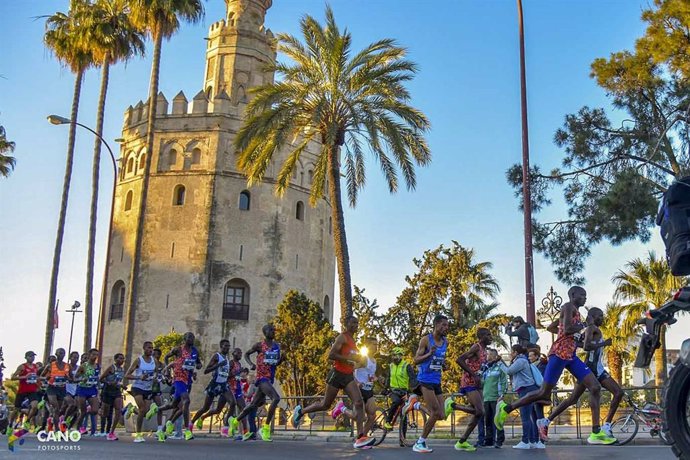 Archivo - Imagen de archivo de la Maratón de Sevilla.