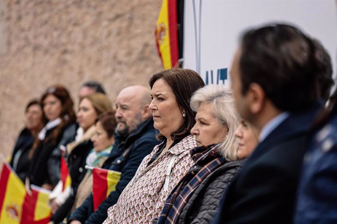 La presidenta del la AVT, Maite Araluce (4d),  en la manifestación en la Plaza de Colón en contra de la política penitenciaria sobre los presos de ETA, el pasado 26 de marzo