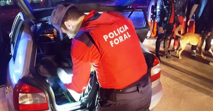 Archivo - Control preventivo de la Policía Foral durante la noche