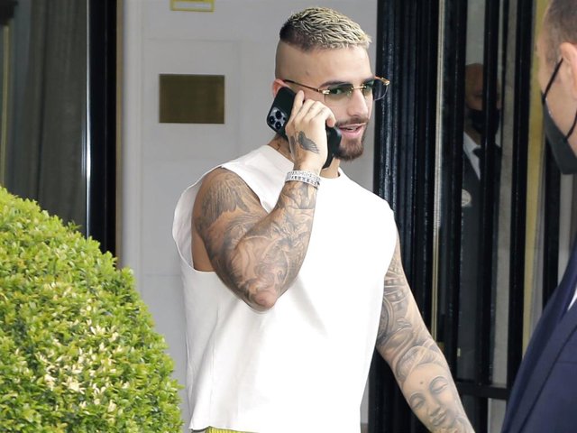 Maluma, de lo más veraniego pese al intenso frío que hace estos días en Madrid