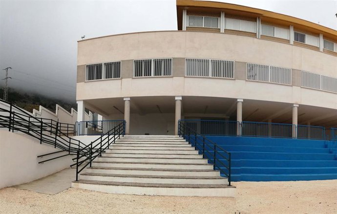 Acceso principal del IES Ostippo de Estepa.