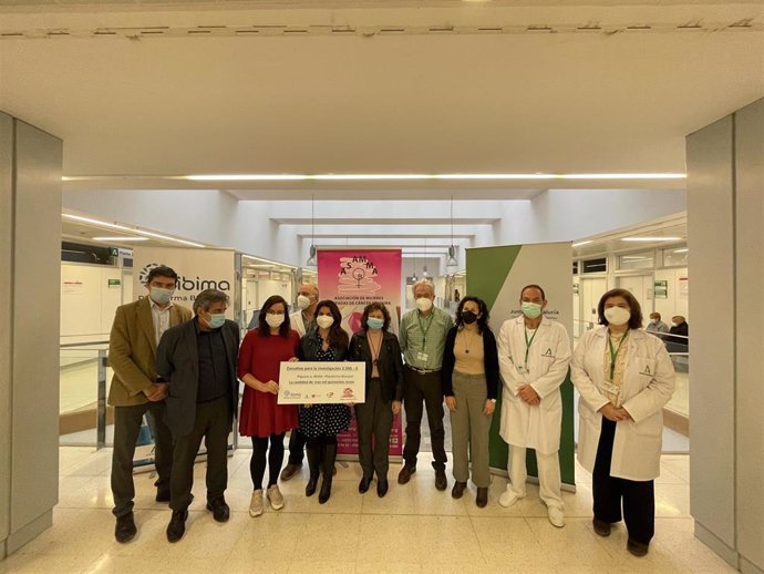Asamma dona 3.500 euros a Ibima para una investigación genética relacionada con el cáncer de mama metastásico
