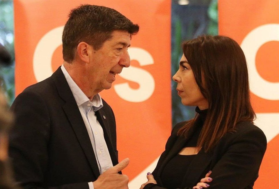 El coordinador de Cs en Andalucía y vicepresidente de la Junta, Juan Marín, y la portavoz parlamentaria Teresa Pardo, este miércoles en Sevilla.