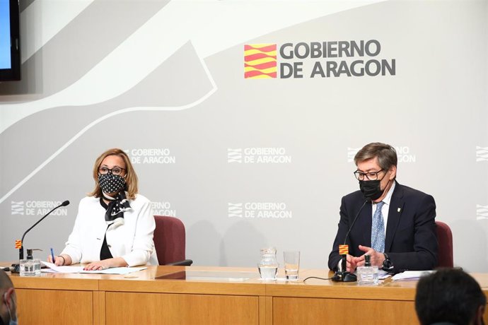 La consejera de Presidencia de Aragón, Mayte Pérez, y el vicepresidente del Ejecutivo autonómico, Arturo Aliaga, en la rueda de prensa posterior al Consejo de Gobierno.