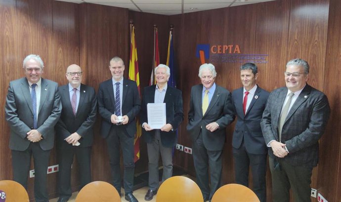 Los representantes de las entidades firmantes del manifiesto.