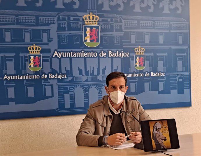 El portavoz del equipo de gobierno de Badajoz, Antonio Cavacasillas, en rueda de prensa