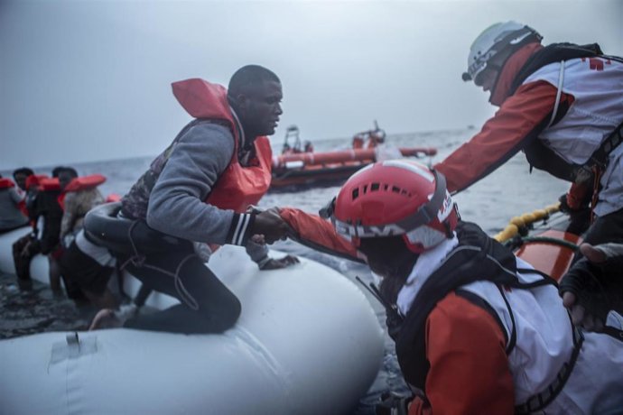 Un rescate de MSF en el Mediterráneo central.