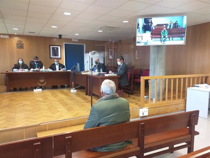Juicio contra un acusado de tentativa de asesinato tras golpear en la cabeza con una azada y una piedra a un vecina de Redondela (Pontevedra).