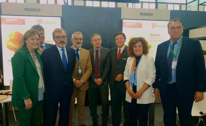 La presidenta de la Diputación destaca el Fruit Logística la "calidad" y "excelencia" de los frutos rojos de Huelva.