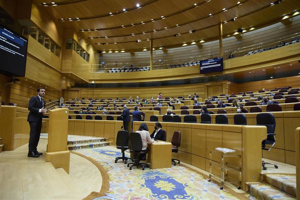 El ministro de Consumo, Alberto Garzón, interviene en una sesión de control al Gobierno en el Senado, a 22 de marzo de 2022, en Madrid (España). Durante el pleno, los grupos parlamentarios del Senado han cuestionado al Gobierno por su cambio de postura 