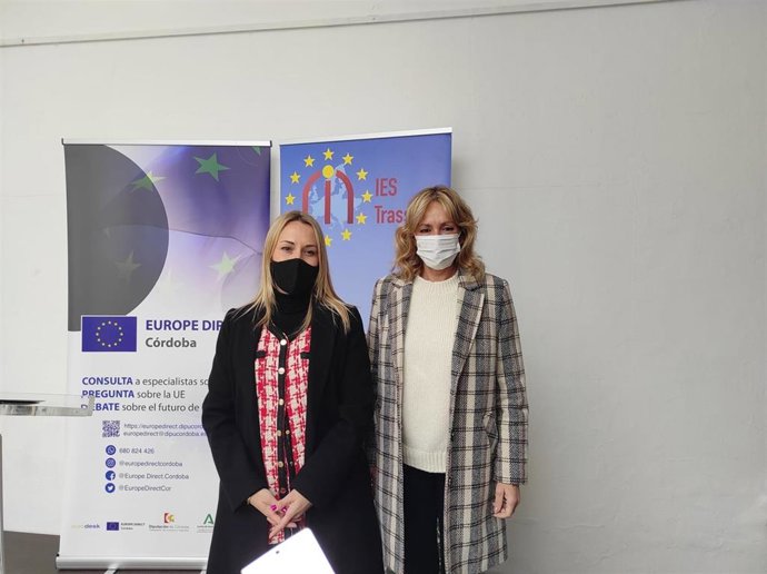 La delegada de Juventud y Deportes de la Diputación, Ana Blasco (izda.), y la delegada de Educación y Deporte de la Junta, Inmaculada Troncoso.