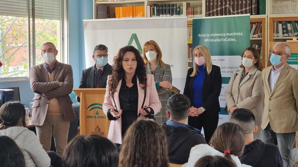 La consejera de Igualdad, Políticas Sociales y Conciliación de la Junta de Andalucía, Rocío Ruiz, durante la presentación de la campaña #PrimaNoTeCalles.