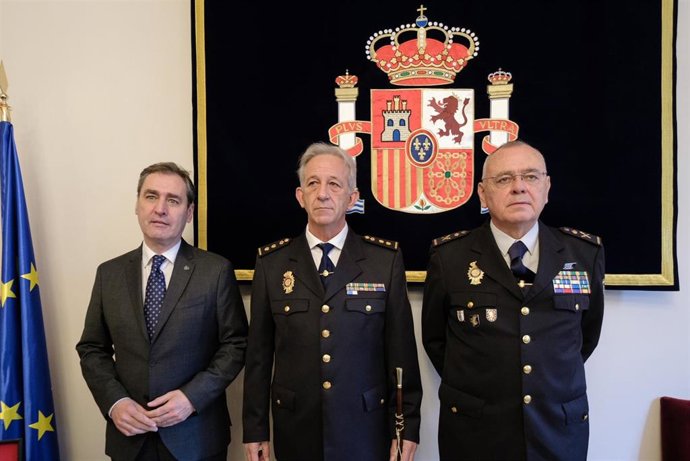 El nuevo comisario provincial de la Policía Nacional de Albacete, Antonio Bueno, junto al delegado del Gobierno en C-LM, Francisco Tierraseca