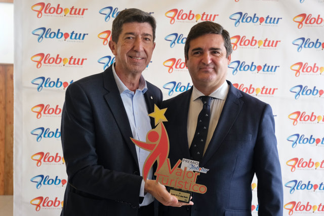 El vicepresidente de la Junta de Andalucía y consejero de Turismo, Regeneración, Justicia y Administración Local, Juan Marín, en la recepción del Premio al Valor Turístico