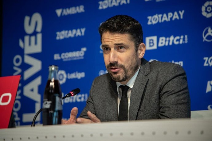 Presentación de Julio Velázquez como nuevo entrenador del Deportivo Alavés.