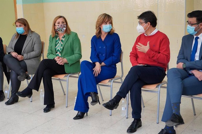 La ministra de Educación y Formación Profesional, Pilar Alegría, y la consejera de Educación, Cultura y Deportes de C-LM, Rosa Ana Rodríguez