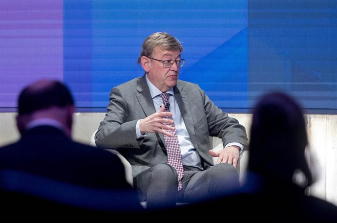 El presidente de la Generalitat Valenciana, Ximo Puig, participa en la mesa redonda La Comunidad Valenciana, un nuevo modelo de desarrollo, en la segunda edición del foro económico español Wake Up, Spain!'.