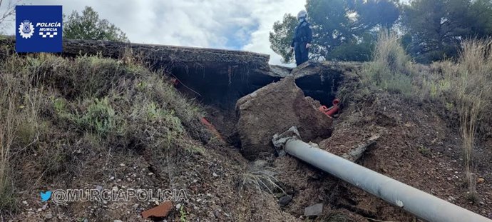 Parte de la calzada hundida