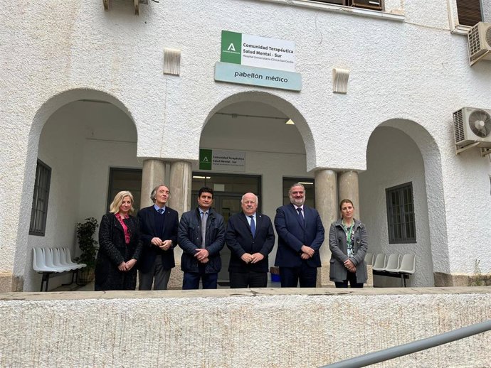 El consejero de Salud y Familias, Jesús Aguirre, en una visita a Granada.