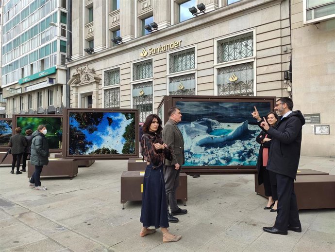 Inauguración de la exposición 'De Polo a Polo, un viaje fotográfico por los últimos paraísos naturales del planeta', este miércoles en A Coruña