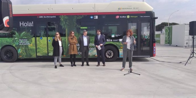 La presidenta de TMB, Laia Bonet, ha descartado por el momento este miércoles en declaraciones a los periodistas y tras rueda de prensa, ampliar el carril Bus-VAO de la C-31 a Badalona (Barcelona)  hasta el túnel de Glries de Barcelona como propone ERC.