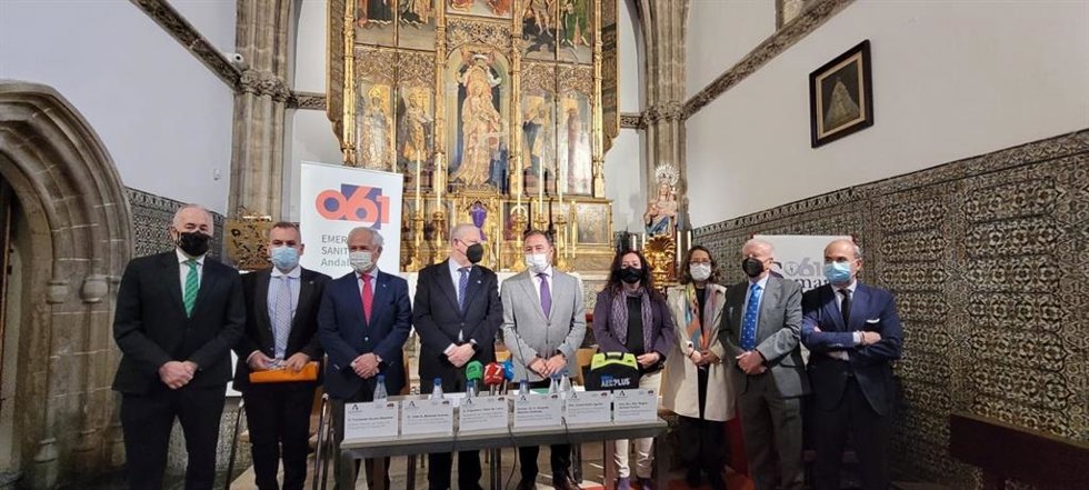 Presentación de la iniciativa 'Semana Santa Cardioasegurada' en el Consejo de Hermandades y Cofradías de Sevilla.