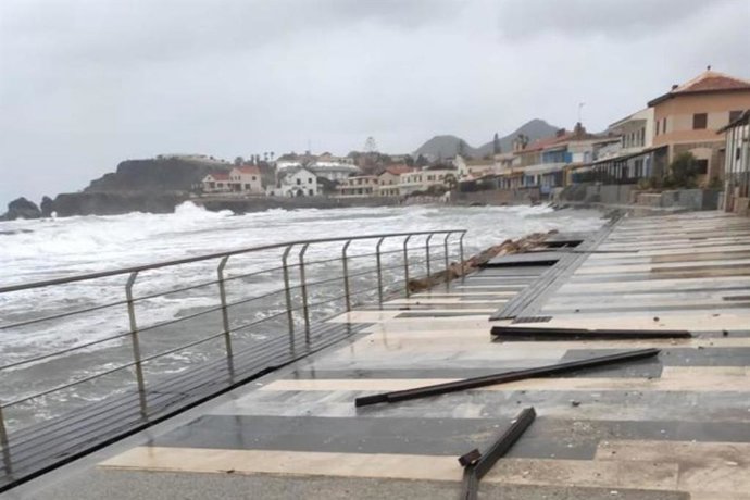 Rotura del paseo marítimo en Cabo de Palos