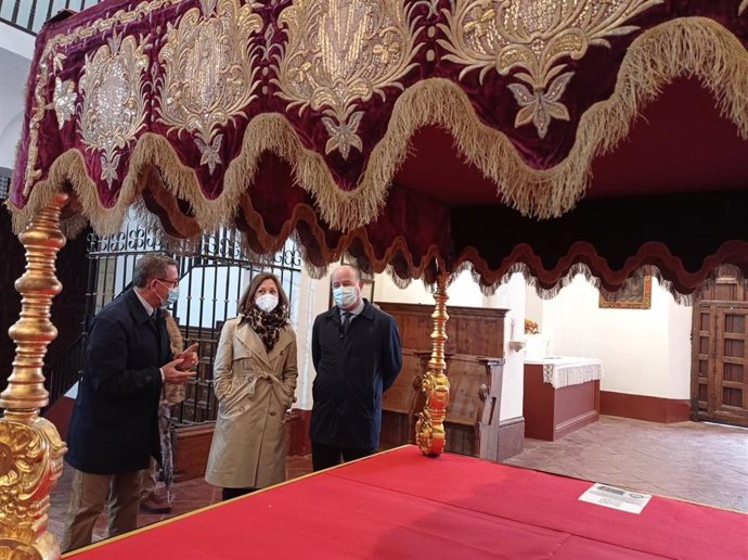 La delegada del Gobierno andaluz, Patricia Navarro, en una visita al municipio de Antequrea para conocer junto al alcalde, Manuel Barón, el patrimonio sacro restaurado gracias a las subvenciones de la Consejería de Cultura