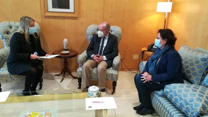 Villalobos con la alcaldesa de Coripe