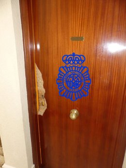 Puerta de la vivienda forzada de la calle Palacio Valdés.