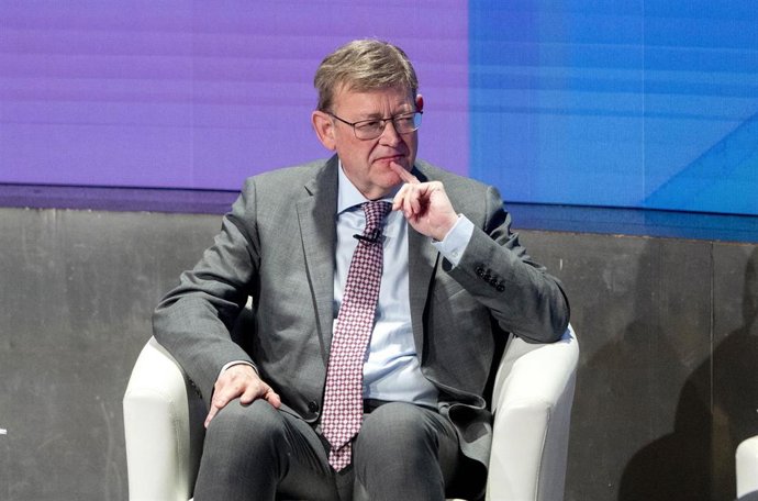 El presidente de la Generalitat Valenciana, Ximo Puig, participa en la mesa redonda La Comunidad Valenciana, un nuevo modelo de desarrollo, en la segunda edición del foro económico español Wake Up, Spain!'.