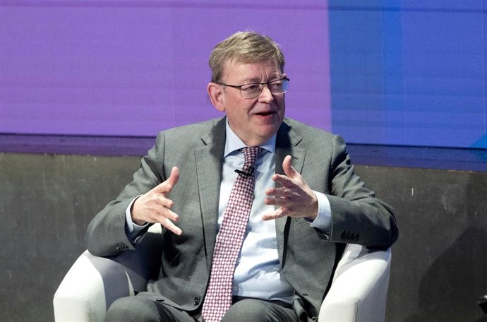 El presidente de la Generalitat Valenciana, Ximo Puig, participa en la mesa redonda La Comunidad Valenciana, un nuevo modelo de desarrollo, en la segunda edición del foro económico español Wake Up, Spain!