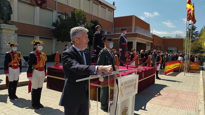 El ministro del Interior, Fernando Grande-Marlaska, se dirige a la 168 promoción del Colegio de Guardias Jóvenes de Valdemoro (Madrid)
