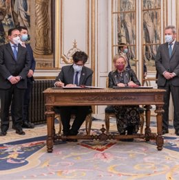 La Fundación Airbus y la AECID se unen para reforzar el apoyo en misiones humanitarias.