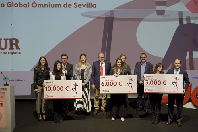 Entrega de los premios de la I edición del programa de emprendimiento femenino WOW.Up de Cesur