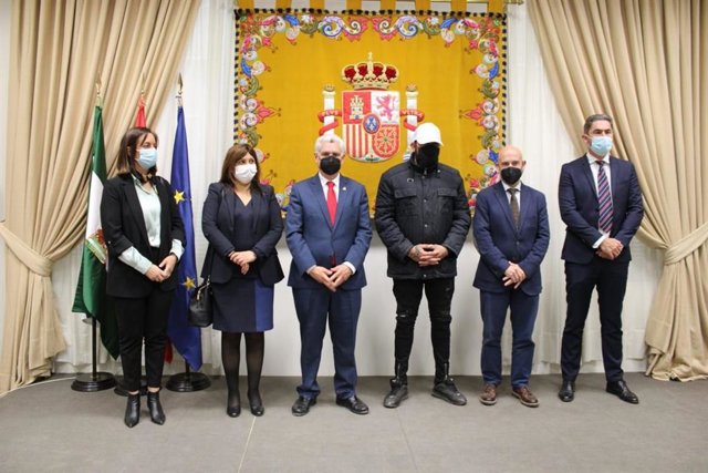 Rueda de prensa para informar sobre la liberación de un preso por parte de la citada cofradía durante la Semana Santa.